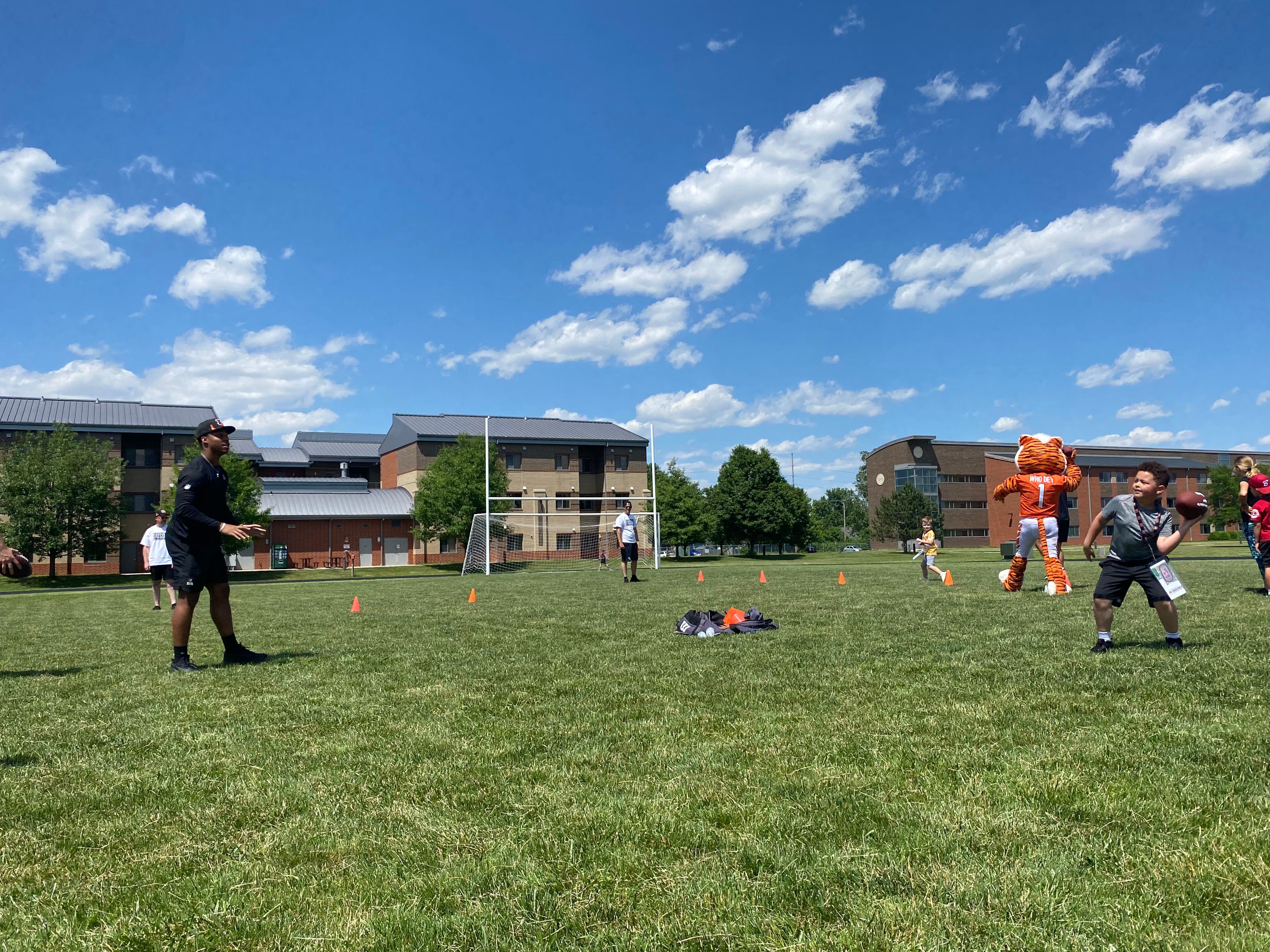 Cincinnati Bengals rookies visit WPAFB > Wright-Patterson AFB > Article  Display