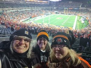 I wanted to run down here and get a good jersey;' Fans buying Bengals gear  ahead of Sunday's game – WHIO TV 7 and WHIO Radio