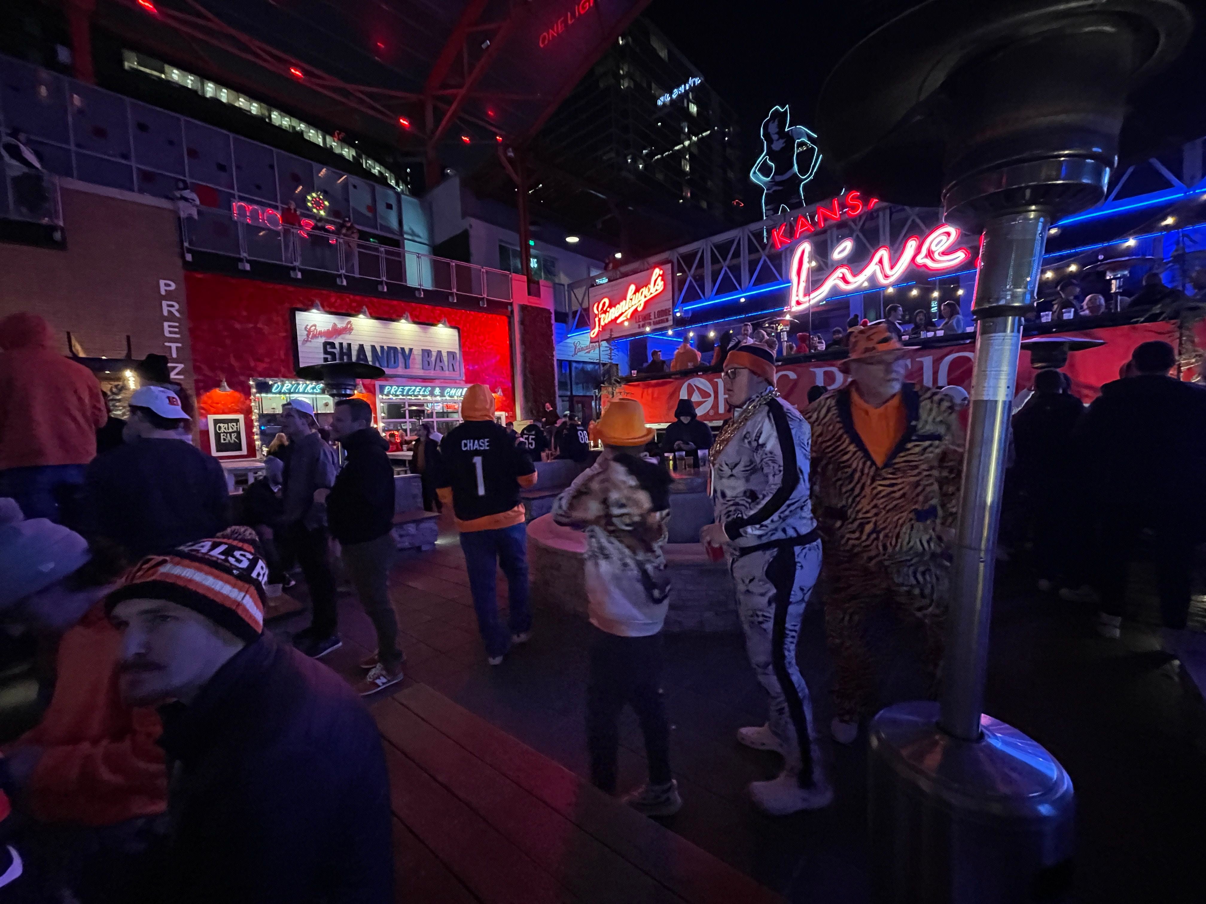 They're great fans, I love them;' Bengals fans gather in Kansas City before  Sunday's playoff game – WHIO TV 7 and WHIO Radio