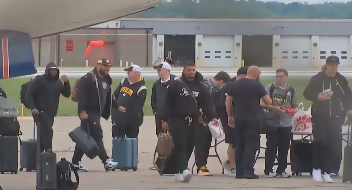 Pittsburgh Steelers charter plane diverted to Kansas City following Las  Vegas game