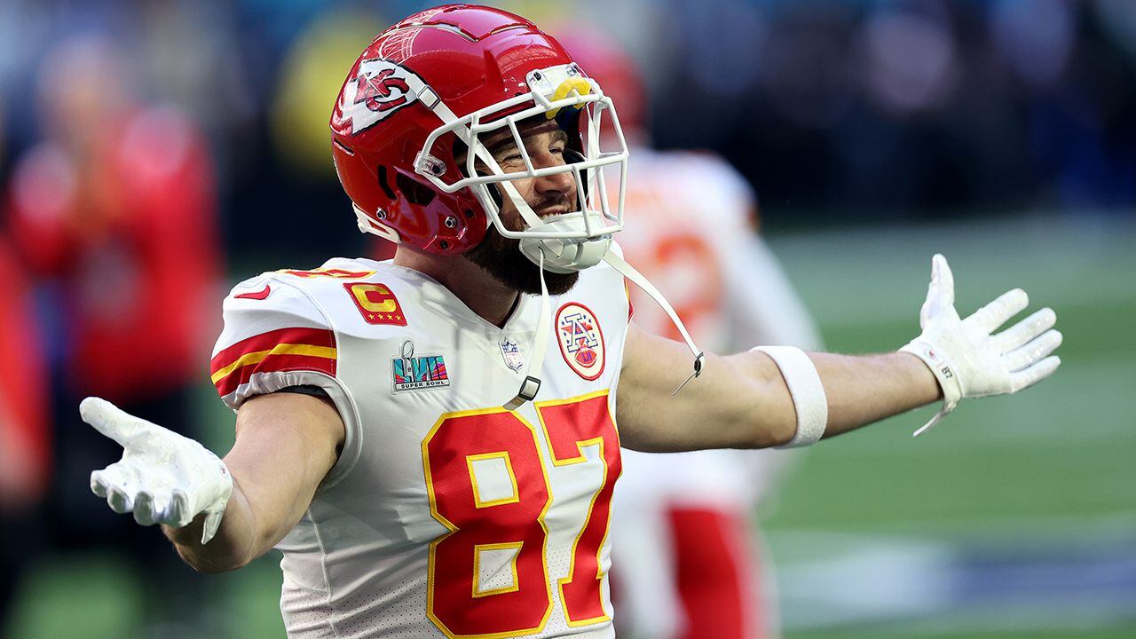 Chiefs TE Travis Kelce jersey sales jump nearly 400% following