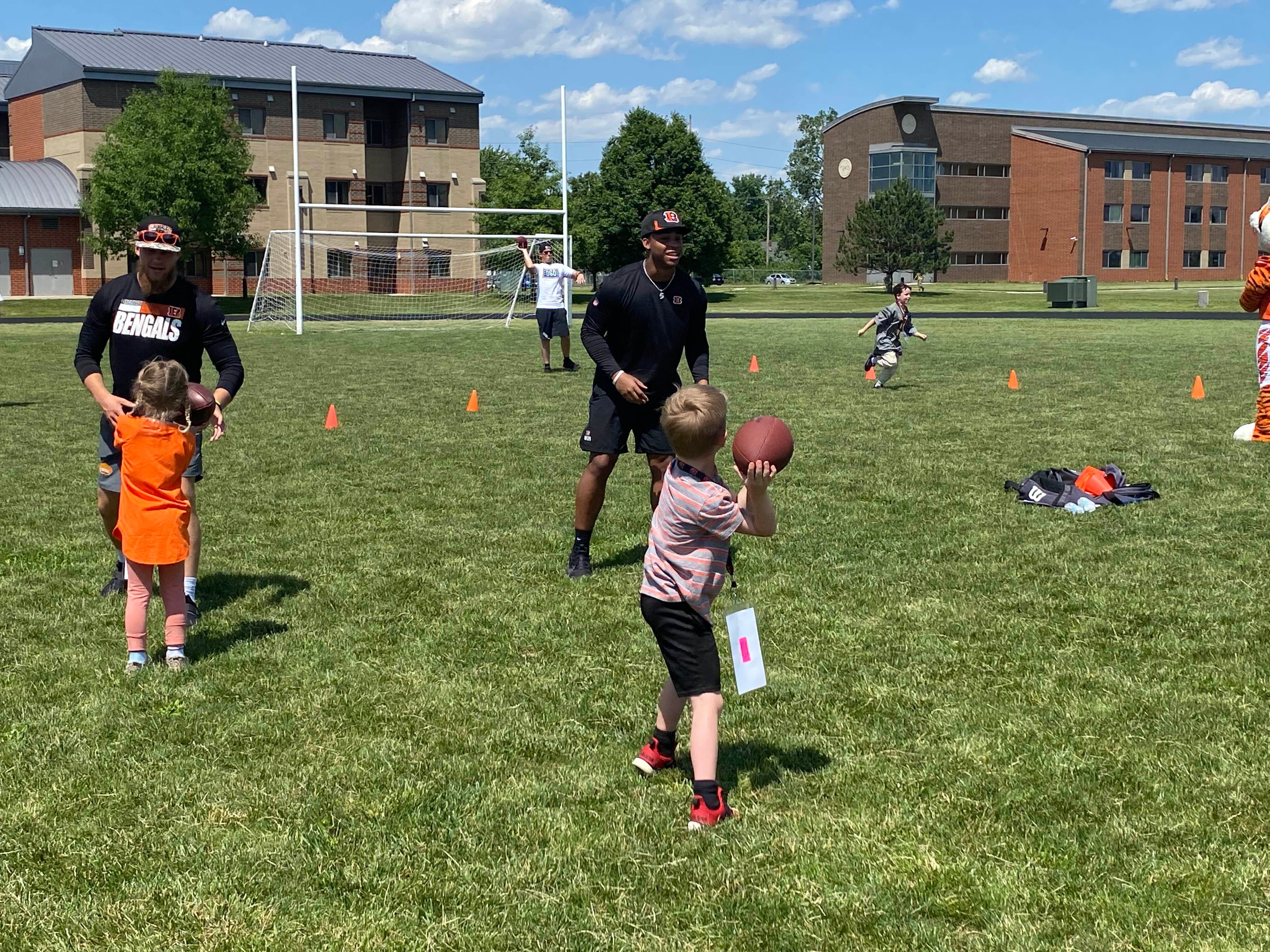 Cincinnati Bengals rookies visit WPAFB > Wright-Patterson AFB