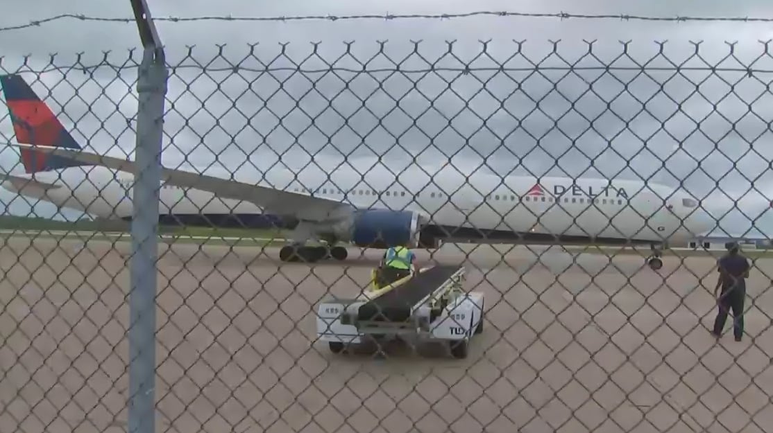 Pittsburgh Steelers charter plane diverted to Kansas City following Las  Vegas game