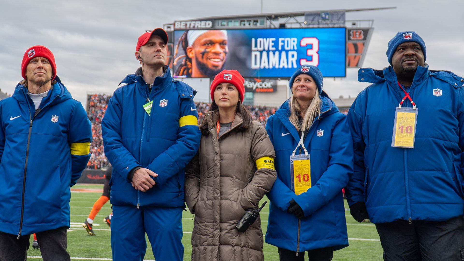 UC Medical Staff, Damar Hamlin Enjoy Major Hugfest During Super